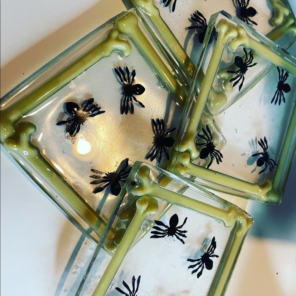 Handmade Halloween coasters 🎃👻💀🕷⚰️🦴 - Picture 3 of 5